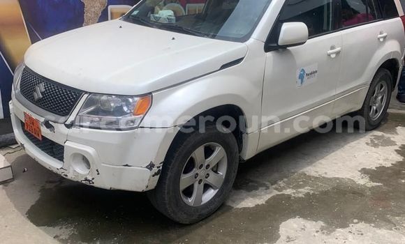 Sayi Na hannu Suzuki Grand Vitara White Mota in Douala a Ƙasar Kamaru