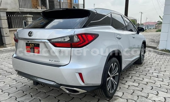 Sayi Na hannu Lexus ES Sauran Mota in Douala a Ƙasar Kamaru