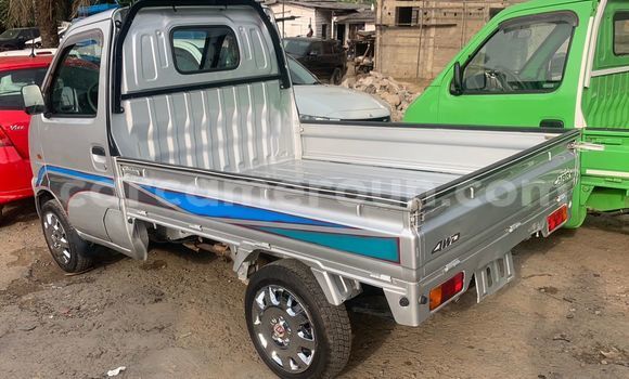Sayi Imported Suzuki Carry Azurfa Babbar mota in Douala a Ƙasar Kamaru Sayi Imported Suzuki Carry Azurfa Babbar mota in Douala a Ƙasar Kamaru