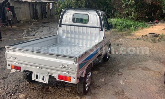 Sayi Imported Suzuki Carry Azurfa Babbar mota in Douala a Ƙasar Kamaru Sayi Imported Suzuki Carry Azurfa Babbar mota in Douala a Ƙasar Kamaru