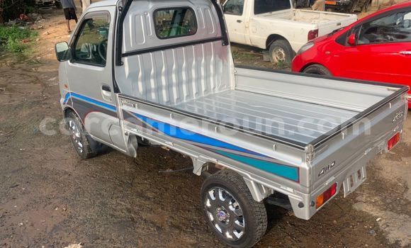 Sayi Imported Suzuki Carry Azurfa Babbar mota in Douala a Ƙasar Kamaru Sayi Imported Suzuki Carry Azurfa Babbar mota in Douala a Ƙasar Kamaru