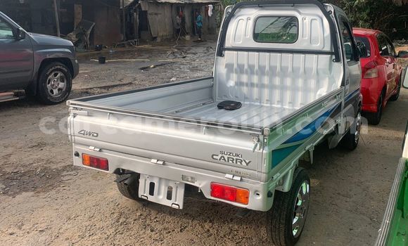 Sayi Imported Suzuki Carry Azurfa Babbar mota in Douala a Ƙasar Kamaru Sayi Imported Suzuki Carry Azurfa Babbar mota in Douala a Ƙasar Kamaru