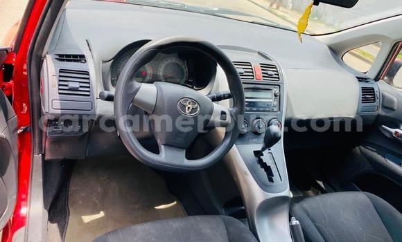 Sayi Na hannu Toyota Auris Red Mota in Douala a Ƙasar Kamaru