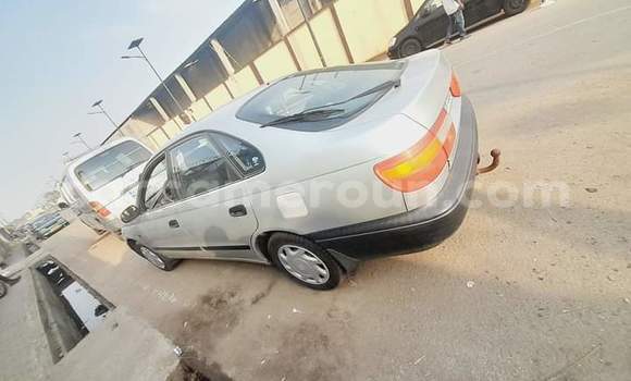 Sayi Na hannu Toyota Carina E Azurfa Mota in Douala a Ƙasar Kamaru Sayi Na hannu Toyota Carina E Azurfa Mota in Douala a Ƙasar Kamaru