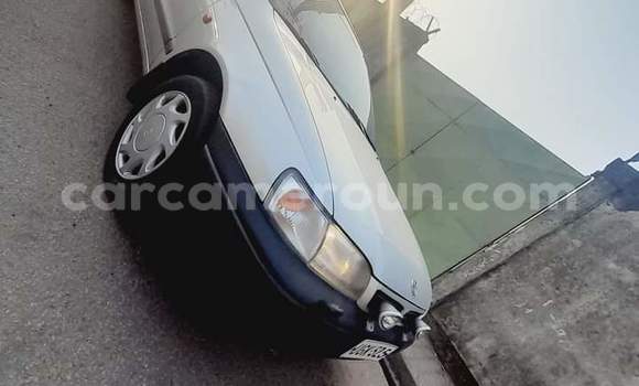 Sayi Na hannu Toyota Carina E Azurfa Mota in Douala a Ƙasar Kamaru Sayi Na hannu Toyota Carina E Azurfa Mota in Douala a Ƙasar Kamaru