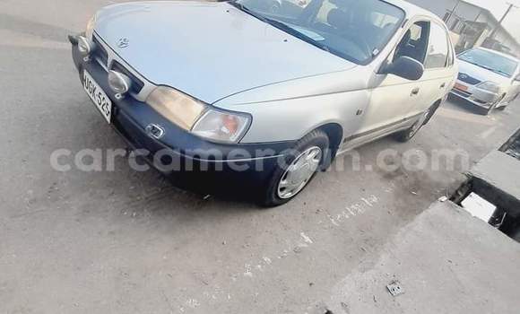Sayi Na hannu Toyota Carina E Azurfa Mota in Douala a Ƙasar Kamaru Sayi Na hannu Toyota Carina E Azurfa Mota in Douala a Ƙasar Kamaru