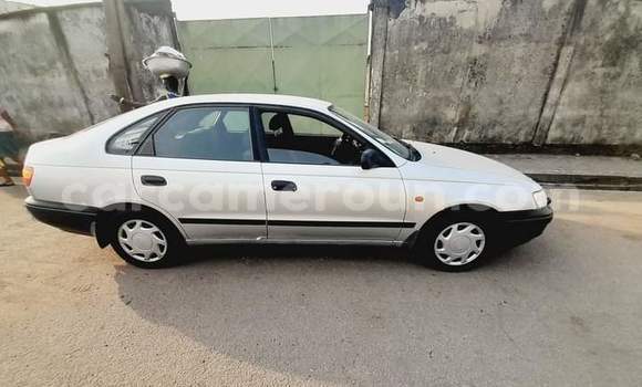 Sayi Na hannu Toyota Carina E Azurfa Mota in Douala a Ƙasar Kamaru Sayi Na hannu Toyota Carina E Azurfa Mota in Douala a Ƙasar Kamaru