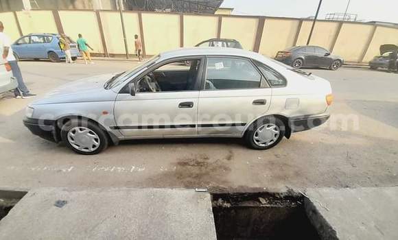Sayi Na hannu Toyota Carina E Azurfa Mota in Douala a Ƙasar Kamaru Sayi Na hannu Toyota Carina E Azurfa Mota in Douala a Ƙasar Kamaru