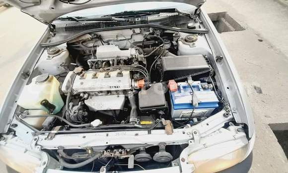 Sayi Na hannu Toyota Carina E Azurfa Mota in Douala a Ƙasar Kamaru Sayi Na hannu Toyota Carina E Azurfa Mota in Douala a Ƙasar Kamaru