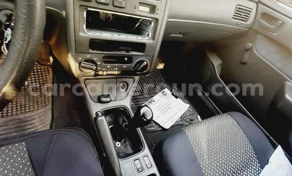 Sayi Na hannu Toyota Carina E Azurfa Mota in Douala a Ƙasar Kamaru Sayi Na hannu Toyota Carina E Azurfa Mota in Douala a Ƙasar Kamaru