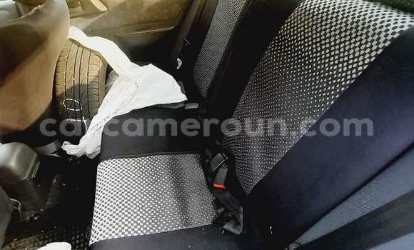 Sayi Na hannu Toyota Carina E Azurfa Mota in Douala a Ƙasar Kamaru Sayi Na hannu Toyota Carina E Azurfa Mota in Douala a Ƙasar Kamaru