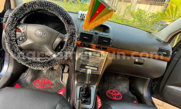 Sayi Na hannu Toyota Avensis Blue Mota in Yaounde a Babban Kamaru Sayi Na hannu Toyota Avensis Blue Mota in Yaounde a Babban Kamaru
