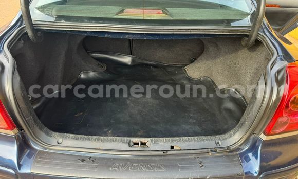 Sayi Na hannu Toyota Avensis Blue Mota in Yaounde a Babban Kamaru Sayi Na hannu Toyota Avensis Blue Mota in Yaounde a Babban Kamaru