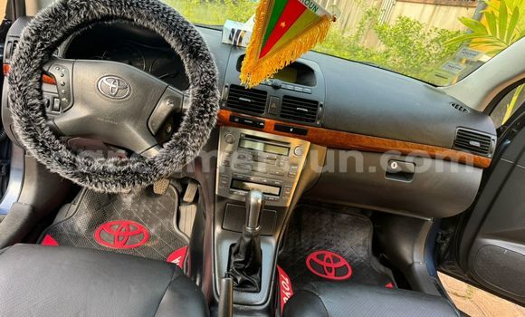 Sayi Na hannu Toyota Avensis Blue Mota in Yaounde a Babban Kamaru Sayi Na hannu Toyota Avensis Blue Mota in Yaounde a Babban Kamaru