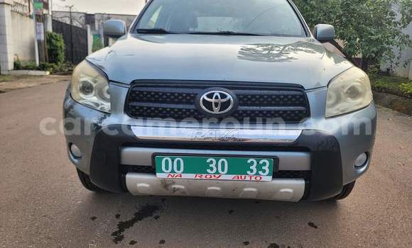 Sayi Na hannu Toyota RAV4 Blue Mota in Yaounde a Babban Kamaru Sayi Na hannu Toyota RAV4 Blue Mota in Yaounde a Babban Kamaru