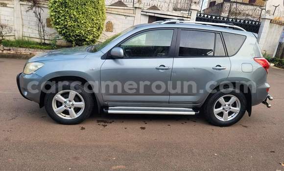 Sayi Na hannu Toyota RAV4 Blue Mota in Yaounde a Babban Kamaru Sayi Na hannu Toyota RAV4 Blue Mota in Yaounde a Babban Kamaru