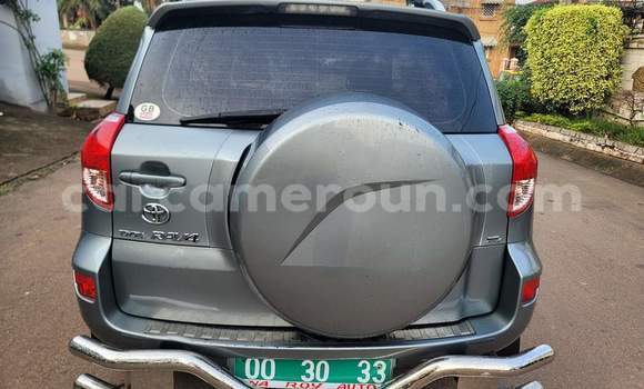 Sayi Na hannu Toyota RAV4 Blue Mota in Yaounde a Babban Kamaru Sayi Na hannu Toyota RAV4 Blue Mota in Yaounde a Babban Kamaru
