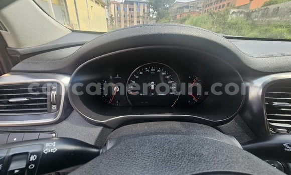 Sayi Na hannu Kia Sorento Azurfa Mota in Yaounde a Babban Kamaru Sayi Na hannu Kia Sorento Azurfa Mota in Yaounde a Babban Kamaru