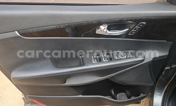 Sayi Na hannu Kia Sorento Azurfa Mota in Yaounde a Babban Kamaru Sayi Na hannu Kia Sorento Azurfa Mota in Yaounde a Babban Kamaru