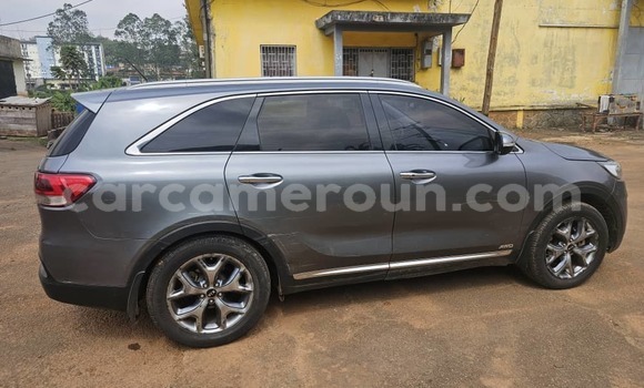 Sayi Na hannu Kia Sorento Azurfa Mota in Yaounde a Babban Kamaru Sayi Na hannu Kia Sorento Azurfa Mota in Yaounde a Babban Kamaru