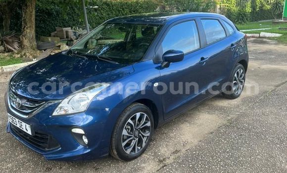 Sayi Na hannu Toyota Starlet Blue Mota in Douala a Ƙasar Kamaru