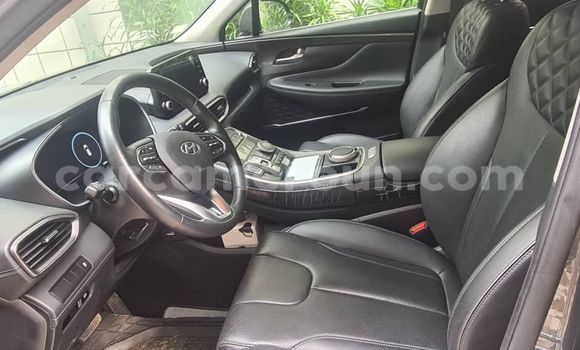 Sayi Na hannu Hyundai Santa Fe Azurfa Mota in Douala a Ƙasar Kamaru Sayi Na hannu Hyundai Santa Fe Azurfa Mota in Douala a Ƙasar Kamaru