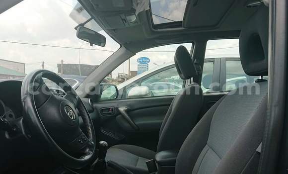 Sayi Na hannu Toyota RAV4 Black Mota in Yaounde a Babban Kamaru Sayi Na hannu Toyota RAV4 Black Mota in Yaounde a Babban Kamaru