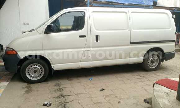 Sayi Na hannu Toyota HiAce White Babbar mota in Douala a Ƙasar Kamaru Sayi Na hannu Toyota HiAce White Babbar mota in Douala a Ƙasar Kamaru