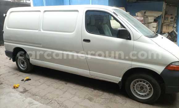 Sayi Na hannu Toyota HiAce White Babbar mota in Douala a Ƙasar Kamaru Sayi Na hannu Toyota HiAce White Babbar mota in Douala a Ƙasar Kamaru
