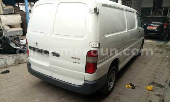 Sayi Na hannu Toyota HiAce White Babbar mota in Douala a Ƙasar Kamaru Sayi Na hannu Toyota HiAce White Babbar mota in Douala a Ƙasar Kamaru