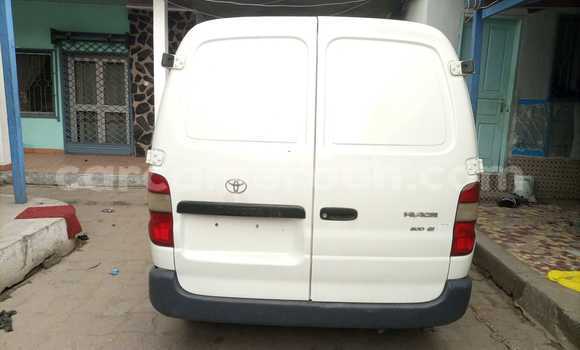 Sayi Na hannu Toyota HiAce White Babbar mota in Douala a Ƙasar Kamaru Sayi Na hannu Toyota HiAce White Babbar mota in Douala a Ƙasar Kamaru