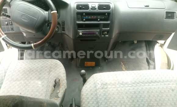 Sayi Na hannu Toyota HiAce White Babbar mota in Douala a Ƙasar Kamaru Sayi Na hannu Toyota HiAce White Babbar mota in Douala a Ƙasar Kamaru