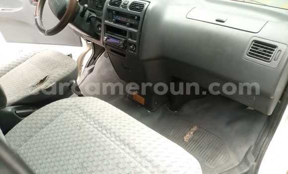 Sayi Na hannu Toyota HiAce White Babbar mota in Douala a Ƙasar Kamaru Sayi Na hannu Toyota HiAce White Babbar mota in Douala a Ƙasar Kamaru
