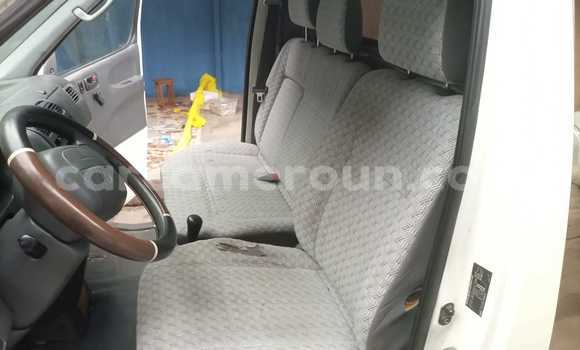 Sayi Na hannu Toyota HiAce White Babbar mota in Douala a Ƙasar Kamaru Sayi Na hannu Toyota HiAce White Babbar mota in Douala a Ƙasar Kamaru