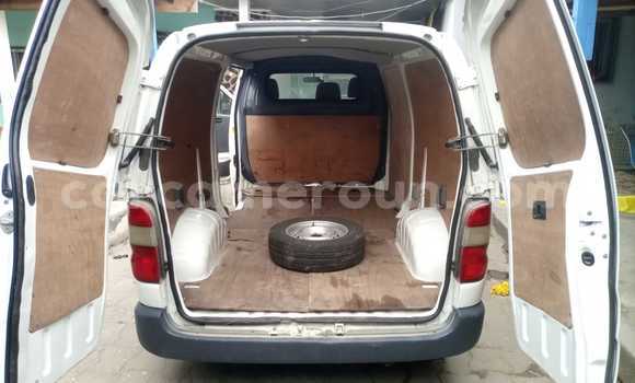 Sayi Na hannu Toyota HiAce White Babbar mota in Douala a Ƙasar Kamaru Sayi Na hannu Toyota HiAce White Babbar mota in Douala a Ƙasar Kamaru