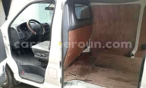 Sayi Na hannu Toyota HiAce White Babbar mota in Douala a Ƙasar Kamaru Sayi Na hannu Toyota HiAce White Babbar mota in Douala a Ƙasar Kamaru