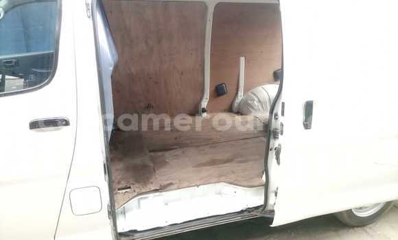 Sayi Na hannu Toyota HiAce White Babbar mota in Douala a Ƙasar Kamaru Sayi Na hannu Toyota HiAce White Babbar mota in Douala a Ƙasar Kamaru