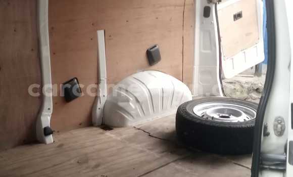 Sayi Na hannu Toyota HiAce White Babbar mota in Douala a Ƙasar Kamaru Sayi Na hannu Toyota HiAce White Babbar mota in Douala a Ƙasar Kamaru