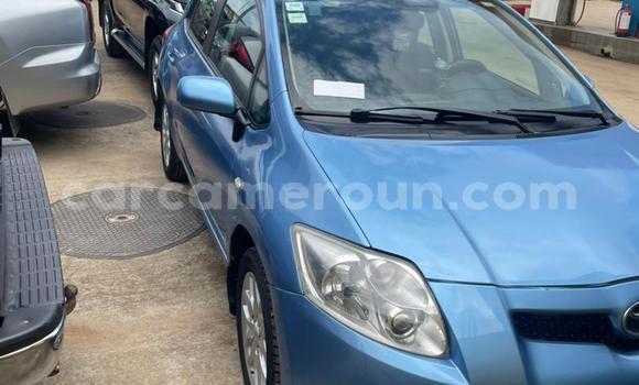 Sayi Na hannu Toyota Auris Blue Mota in Douala a Ƙasar Kamaru