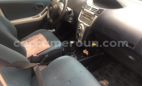 Sayi Na hannu Toyota Vitz Azurfa Mota in Douala a Ƙasar Kamaru Sayi Na hannu Toyota Vitz Azurfa Mota in Douala a Ƙasar Kamaru