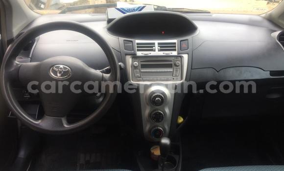 Sayi Na hannu Toyota Vitz Azurfa Mota in Douala a Ƙasar Kamaru Sayi Na hannu Toyota Vitz Azurfa Mota in Douala a Ƙasar Kamaru