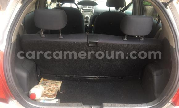 Sayi Na hannu Toyota Vitz Azurfa Mota in Douala a Ƙasar Kamaru Sayi Na hannu Toyota Vitz Azurfa Mota in Douala a Ƙasar Kamaru