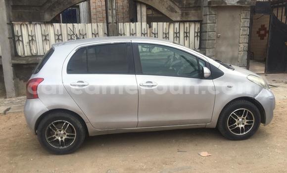 Sayi Na hannu Toyota Vitz Azurfa Mota in Douala a Ƙasar Kamaru Sayi Na hannu Toyota Vitz Azurfa Mota in Douala a Ƙasar Kamaru