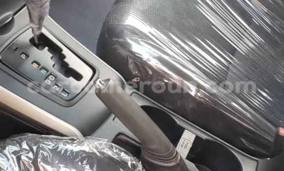 Sayi Na hannu Toyota Corolla Azurfa Mota in Douala a Ƙasar Kamaru Sayi Na hannu Toyota Corolla Azurfa Mota in Douala a Ƙasar Kamaru