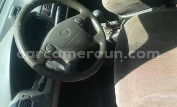 Sayi Na hannu Toyota Starlet Blue Mota in Douala a Ƙasar Kamaru Sayi Na hannu Toyota Starlet Blue Mota in Douala a Ƙasar Kamaru