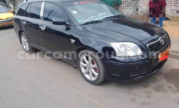 Sayi Na hannu Toyota Avensis Black Mota in Douala a Ƙasar Kamaru