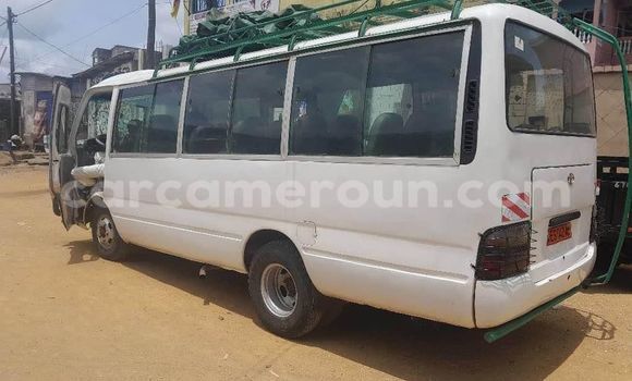 Acheter Occasion Voiture Toyota Coaster Blanc à Bafia, Central Cameroon Acheter Occasion Voiture Toyota Coaster Blanc à Bafia, Central Cameroon
