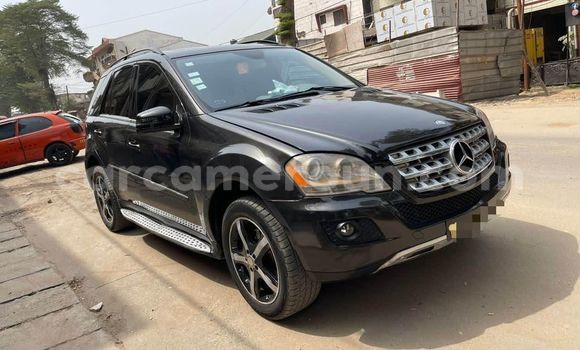 Sayi Na hannu Mercedes‒Benz ML–Class Black Mota in Douala a Ƙasar Kamaru