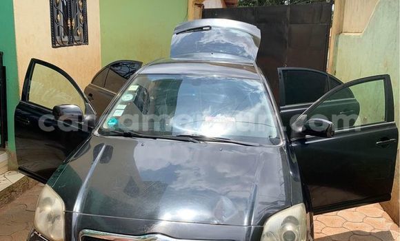 Sayi Na hannu Toyota Avensis Black Mota in Bafia a Babban Kamaru