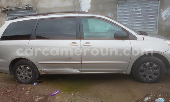 Acheter Import Voiture Toyota Sienna Gris à Douala, Littoral Cameroon Acheter Import Voiture Toyota Sienna Gris à Douala, Littoral Cameroon